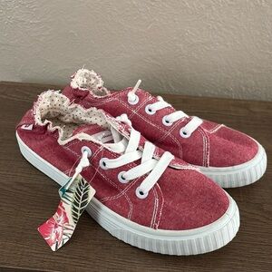 NWT Women’s Tommy Bahama Casual Slip on Scrunch back Memory Foam Sneakers Red 8